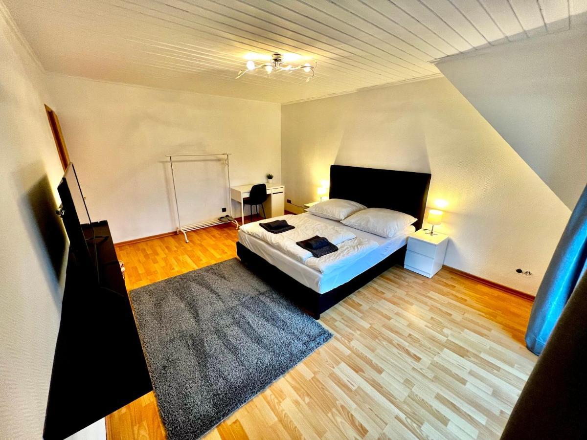 Praktisches Im Grossen Haus Mit Garten * Düsseldorf